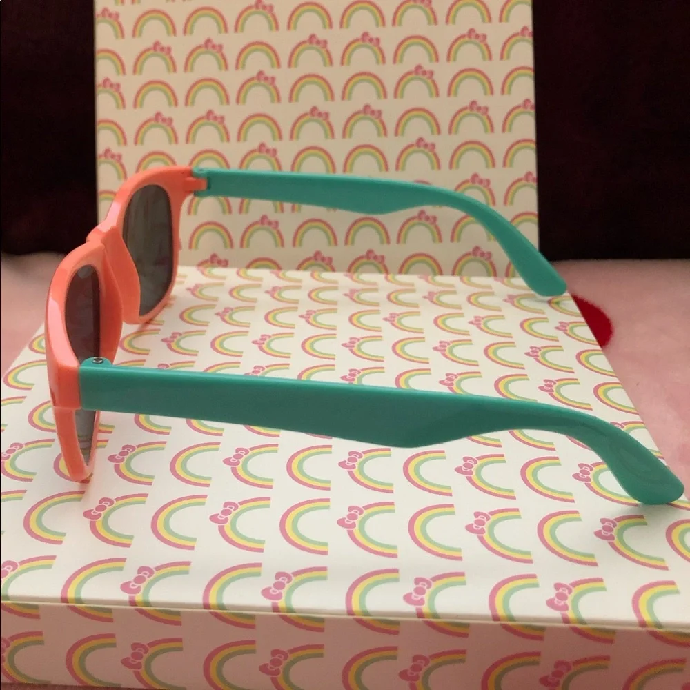 Cute kids sunglasses 😎 2 pairs!!